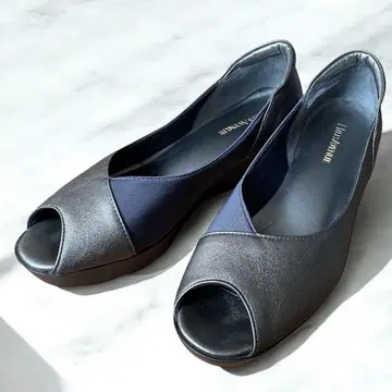 새상품급 힐즈 애비뉴 웨지솔 펌프스 사이즈 24cm