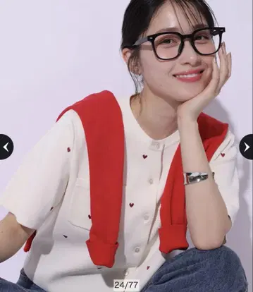아푸와이저 리셰 하트 자수 칼라 가디건