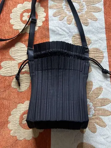 이세미야케 플리츠 숄더백