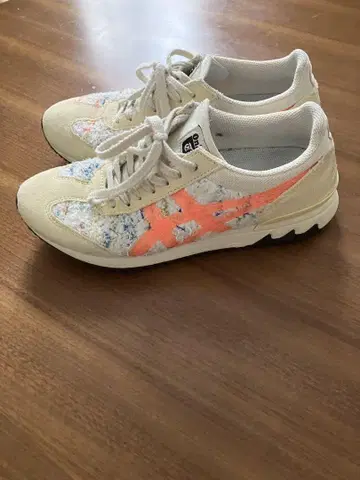 오니츠카타이거 스니커즈 24.0
