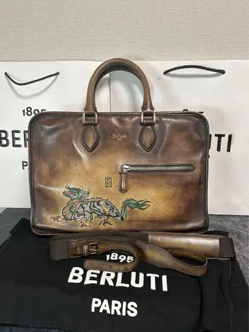 한정판 모델 벨루티 용 모티브 앙주르 브리프 케이스