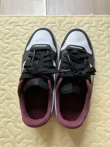 Puma 스니커즈 통굽 화이트/블랙/버건디