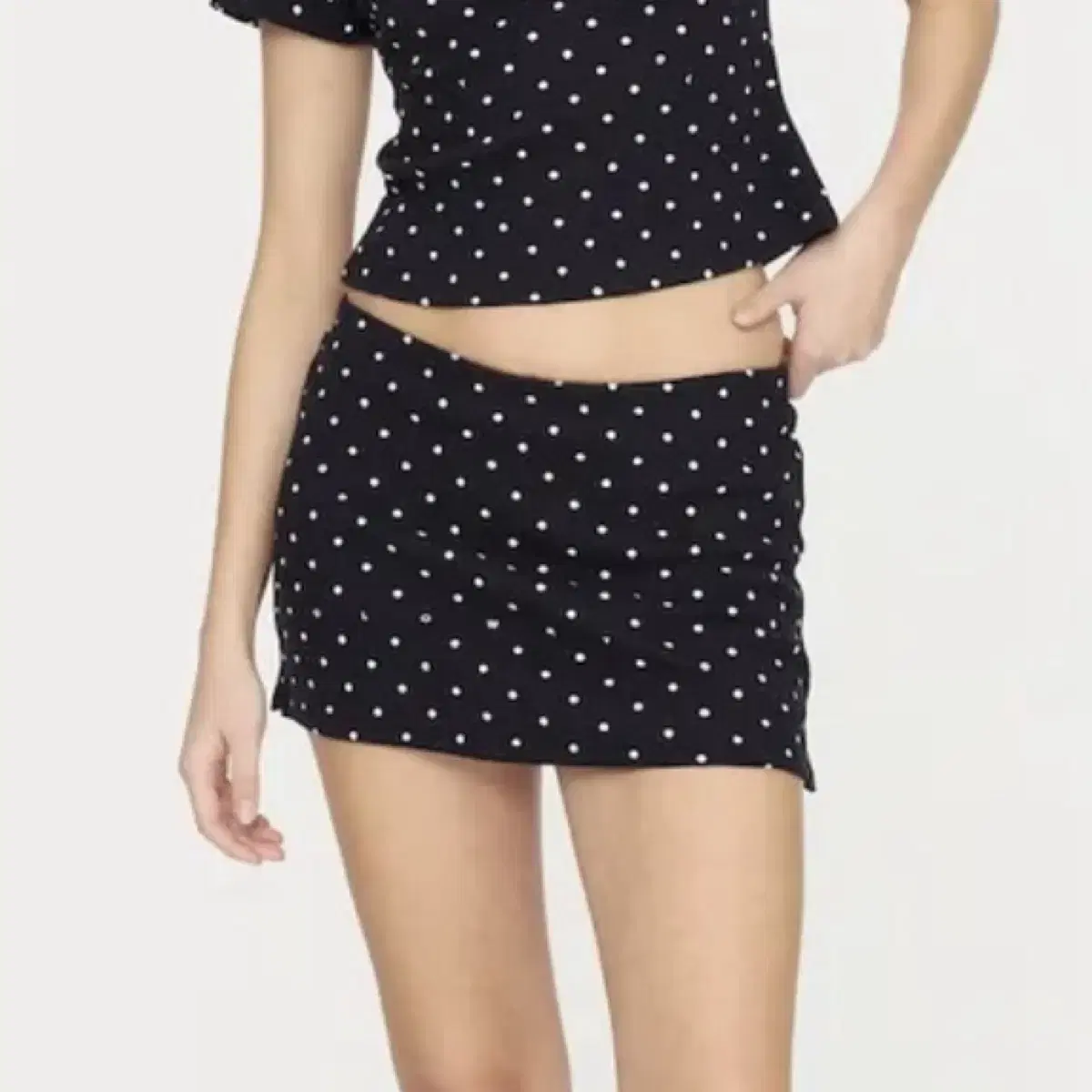 【GLOWNY】25HS★ (S,M,L) WILD MINI SKIRT GLOWNY | 글로니 [New] Glowny WILD MINI SKIRT Dot Skirt S on