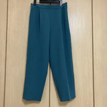 아르모와르 카프리스 팬츠 그린 계열