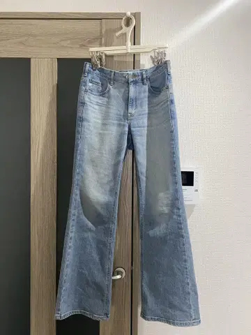 SOMETHING 라이트 블루 플레어 데님 팬츠