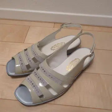 베이지 그레이 오픈토 샌들