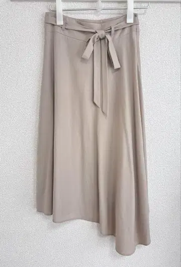 띠어리 아지메 스커트 베이지