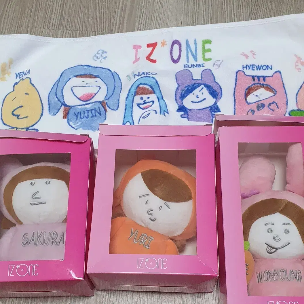 IZ*ONE | 아이즈원 Iz*one Official Fan Club Doll, Slogan Ilz