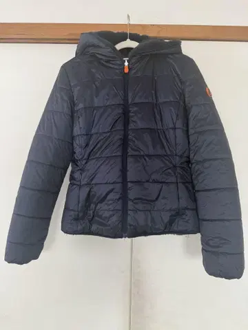 세이브 더 덕 네이비 후드 부착 다운 자켓