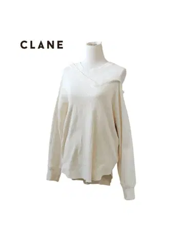 CLANE 클라네 리브 니트 긴팔 비대칭 오프숄더 상의