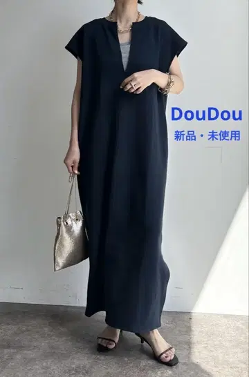 [미사용 새상품] DouDou SAKUR 기획 딥 V 맨투맨 원피스