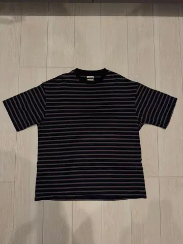 steven alan 볼드 핏 티셔츠 블랙과 그레이 스트라이프