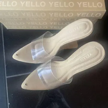 YELLO 클리어 스트랩 샌들