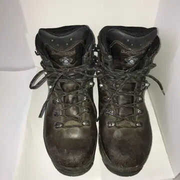 Lowa 다크 브라운 등산화 하이컷