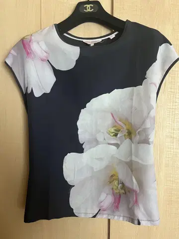 TED BAKER 플라워 프린트 슬리브리스 2