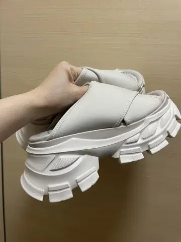 지나시스 통굽 샌들