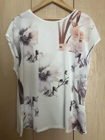 TED BAKER 플라워 프린트 슬리브리스 3