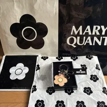MARY QUANT 키체인