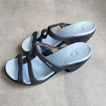 Crocs 사이 플러스 샌들 블랙/스카이블루 힐 포함 Size 8