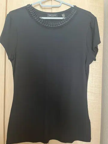 TED BAKER 블랙 티셔츠 사이즈 2