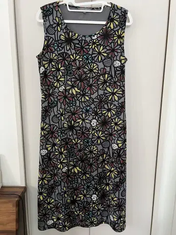 LAURA ASHLEY 꽃무늬 슬리브리스 무릎 기장 원피스
