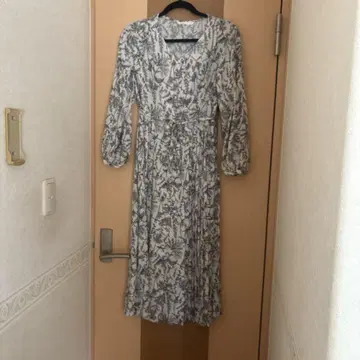꽃무늬 롱 원피스 긴팔 V넥