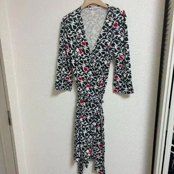DIANE von FURSTENBERG 꽃무늬 랩 드레스 M 사이즈