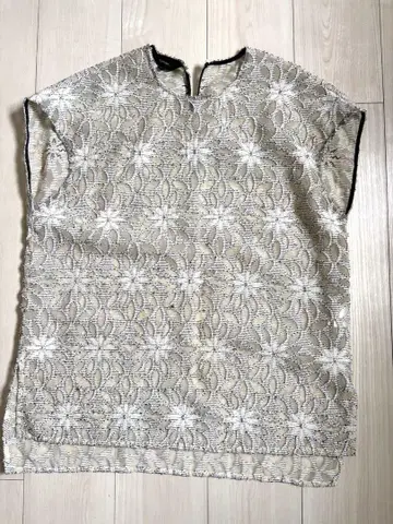 FLORANT 레이스 슬리브리스 탑