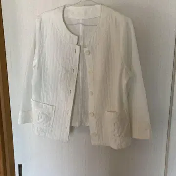 SAYURI 화이트 계열 노카라 자켓