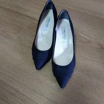 모드 에 자코모 블랙 새틴 스틸레토 힐 펌프스