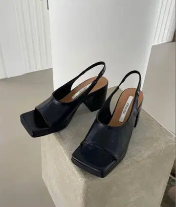 chuclla 추클라 샌들 스퀘어토 와이드 힐 추클라 블랙