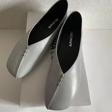 발꿈치를 밟을 수 있는 2WAY 플랫 슈즈