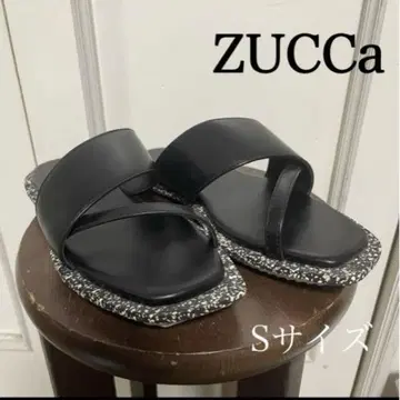 거의 새상품 ZUCCa 주카 플랫 샌들 블랙 인조 가죽 23cm