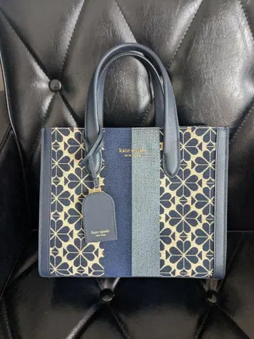 kate spade 꽃무늬 핸드백 네이비
