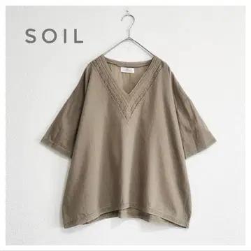 새상품급 SOIL 코튼 보일 레이스 V넥 블라우스 다크 베이지