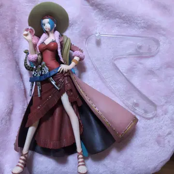 원피스 제일복권 ONE PIECE 비비 피규어 받침대 파손 상품