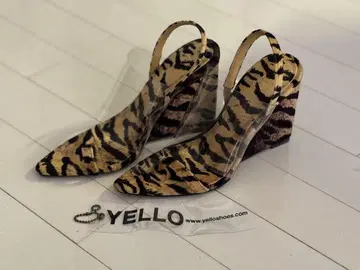 YELLO 호랑이 패턴 슬링백 웨지 샌들