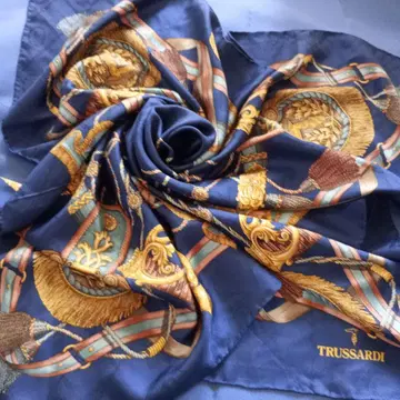 TRUSSARDI 네이비 실크 스카프