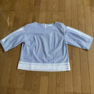 스카이블루 오분 소매 블라우스 레이스