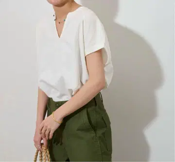JOURNAL STANARD relume 아이보리 V넥 반팔 셔츠