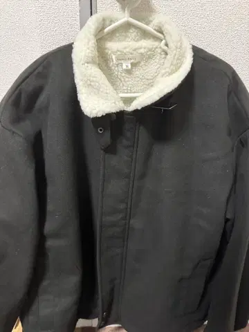 보아 옷깃 블랙 자켓