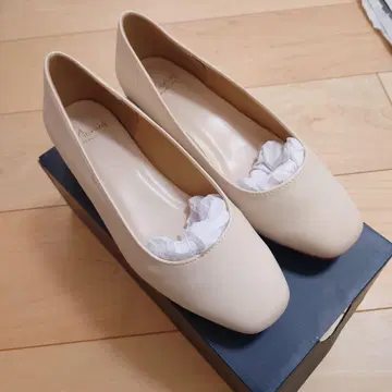 와이드 펌프스 4e 23.5cm freely 프리리 아이보리 므뉴