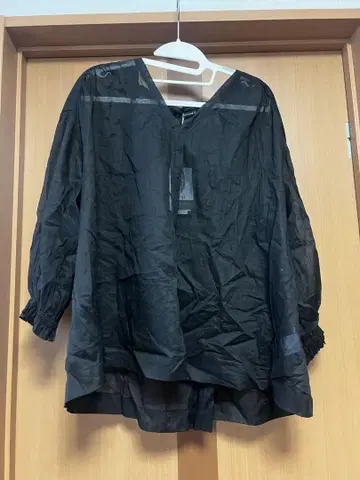 VICTORIA C. 5부 기장 블랙 셔츠
