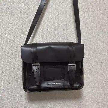 Dr. Martens 가죽 사첼백