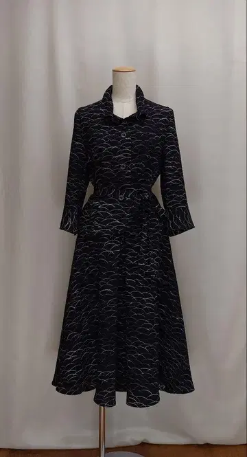 기모노 리메이크 프릴 칼라 블라우스와 플레어 스커트