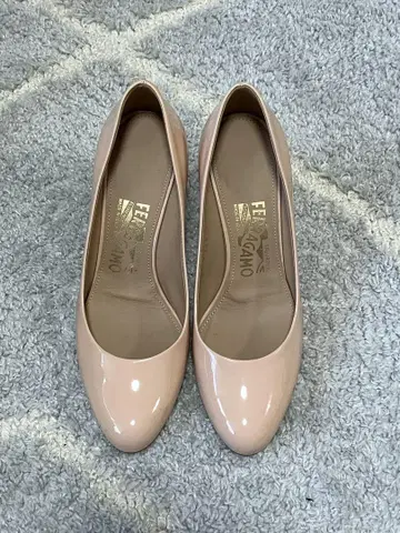 페라가모 힐 핑크 23cm 상당