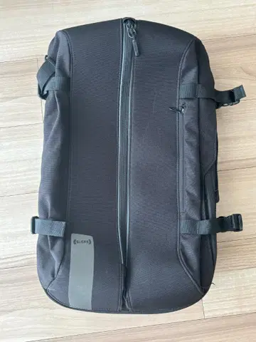 SLICKS TRAVEL BACKPACK 슬릭스 블랙