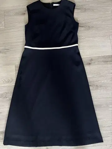 거의 새 상품! 선착순! BEIGE 네이비 무릎 아래 원피스 사이즈 4