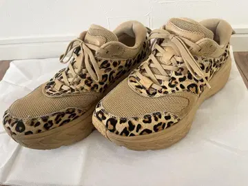 HOKA one one Bondai 엔지니어드 가먼츠 콜라보 레오파드