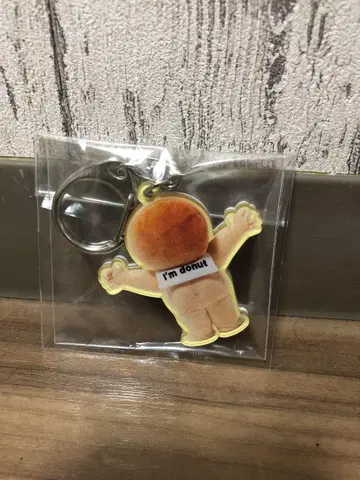 아이엠 도넛 군 아크릴 키링 뒷모습